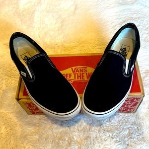 Black Vans Classic Slip-On